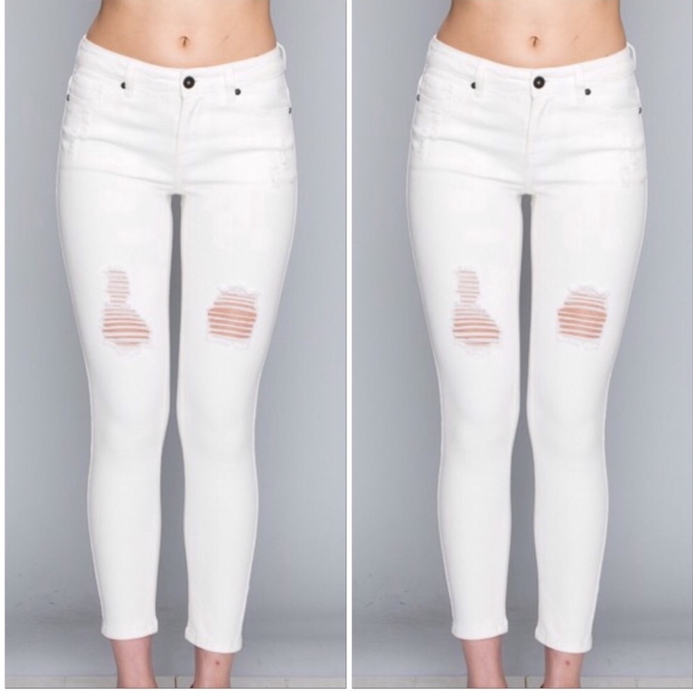 🆕Ivory/White High Waist Distressed Skinny Jeans